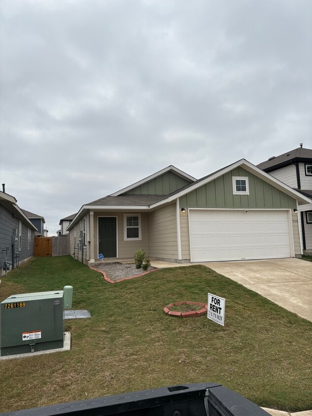 Vista frontal - 13718 Crossbow Rdg