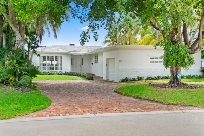 Building Photo - 275 N Shore Dr