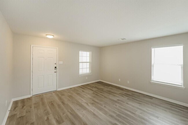 Foto del edificio - 20527 Hillsdale Park Dr