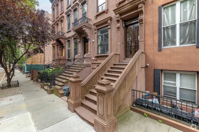 Entrance - 140 W 130th St