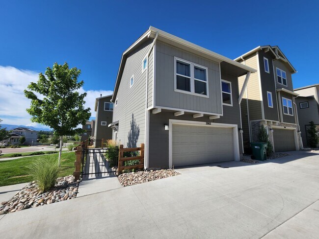 Building Photo - Incredible 2 Bedroom 2 Bath Home in Broadm...