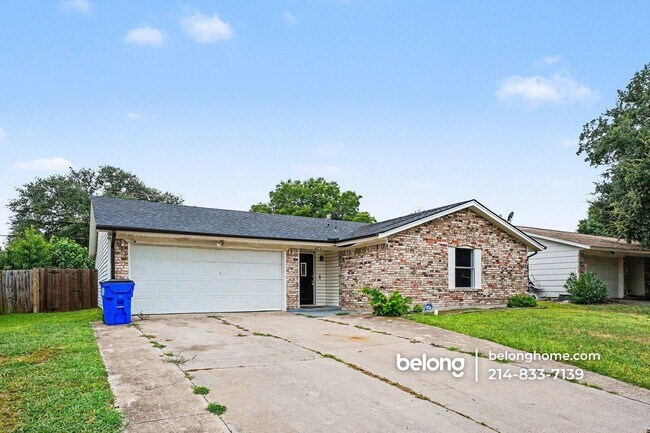 Building Photo - 423 Southlake Dr