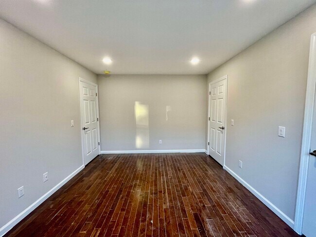 Building Photo - 1607 Kerrigan Ave