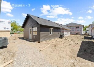 Building Photo - 1808 Meighen Rd
