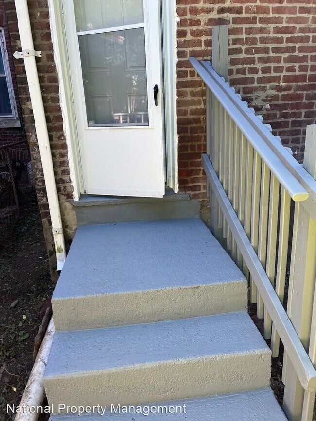 Building Photo - 2 br, 1 bath House - 241 Grand Street