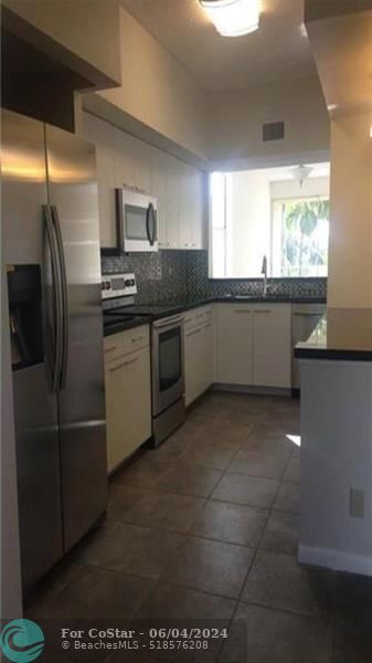 Foto del edificio - 8304 NW 24th St