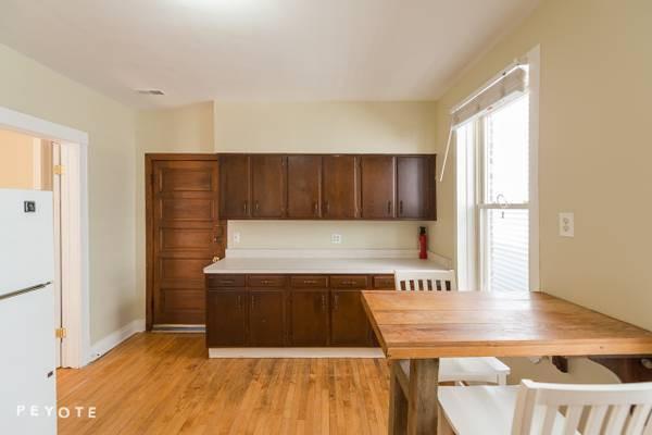 Foto del edificio - 2 bedroom in Chicago IL 60618