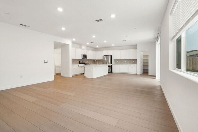 Foto del edificio - 8151 Lavigne Cir