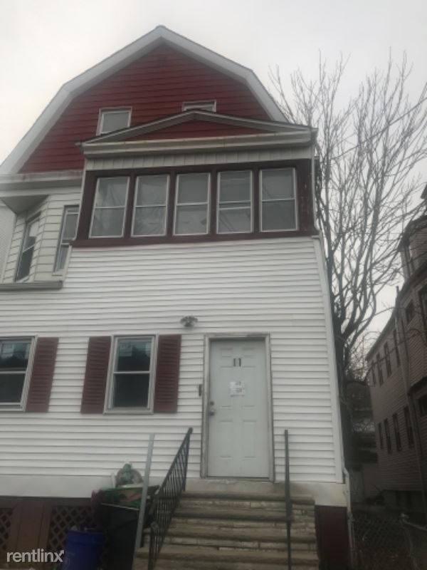 Foto principal - 3 br, 2 bath Apartment - 11 Baldwin Ave