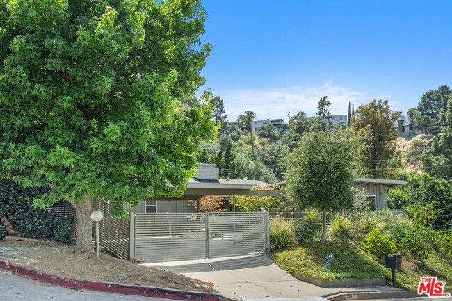 Foto del edificio - 3641 Woodcliff Rd