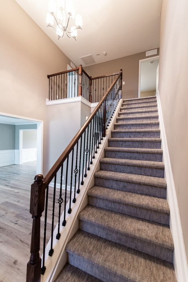 Building Photo - 4 Bedroom 2 Bath in Fisherville!