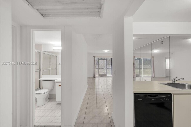 Building Photo - 426 NE 210th Cir Terrace