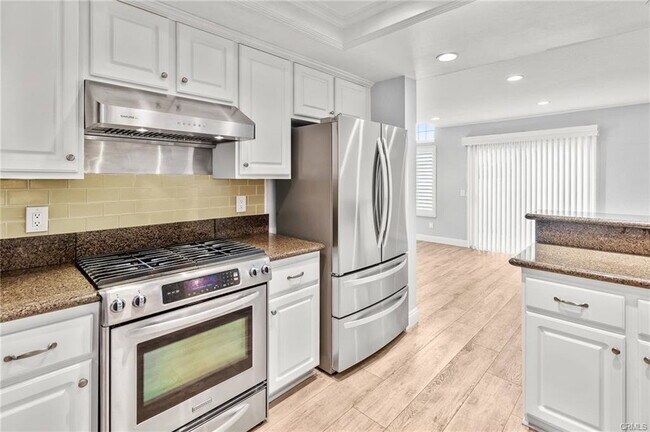 Foto del edificio - 166 Almador, Irvine, CA 92614 - 3 BR 3 BA ...