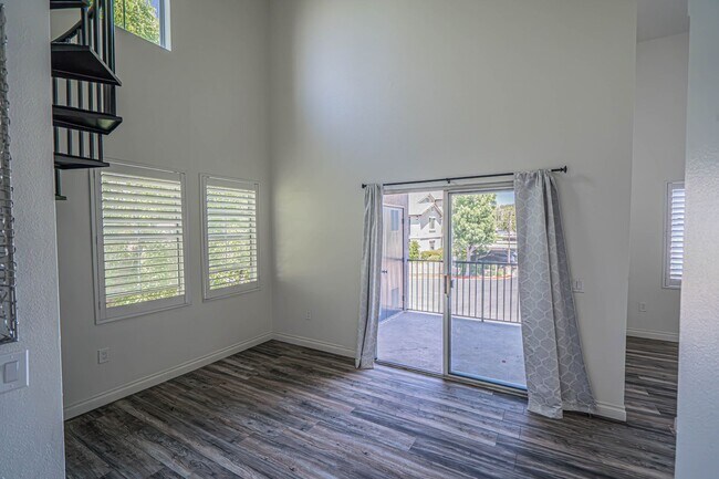 Foto del edificio - 1 Bedroom + Loft in the Bordeaux Community of Saugus!
