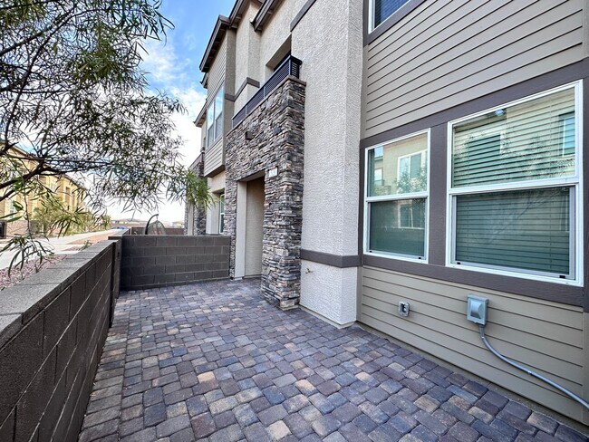 Foto del edificio - 329 Laurel Peak Dr