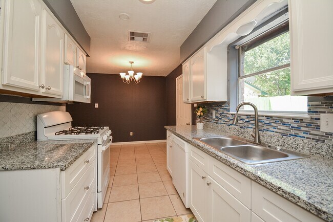 Foto del edificio - 12335 Haroldson Forest Dr