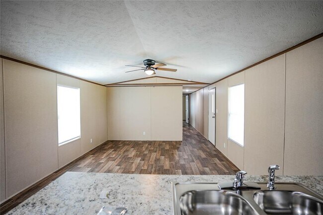 Building Photo - 293 W Lone Oak Rd
