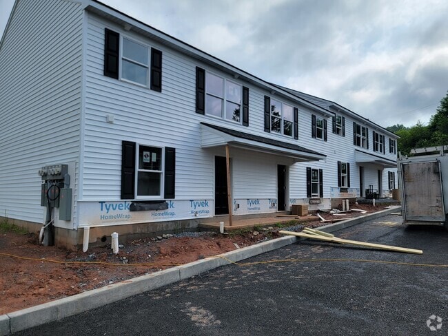 Building Photo - 1334 Reading Rd