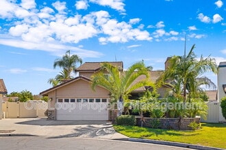 Building Photo - 10120 Paseo Palmas Dr