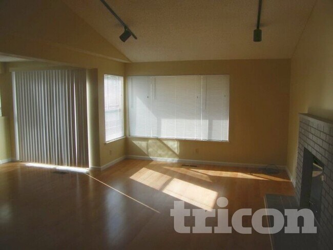 Foto del edificio - 6022 Walnut Creek Rd