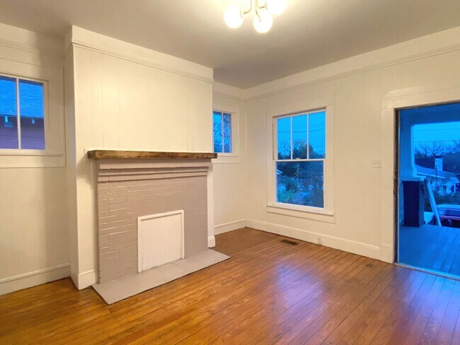 Foto del edificio - BEAUTIFUL 3 BEDROOM COTTAGE LOCATED IN THE...
