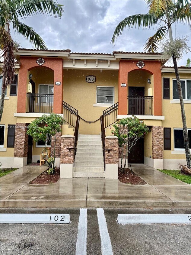 Foto principal - 920 NE 33rd Terrace