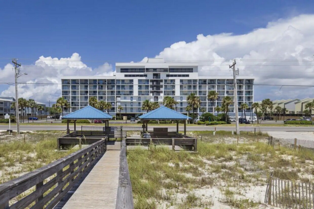 1832 W Beach Blvd Unit 204B .1347140, Gulf Shores, AL 36542 Room for