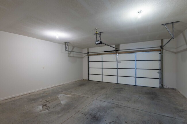Foto del edificio - 3 Bedroom 2 Bathroom 2 CAR GARAGE