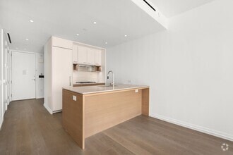 Building Photo - 250 W 96th St