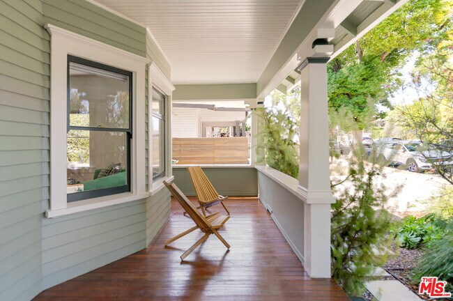 Foto del edificio - 5676 Hub St