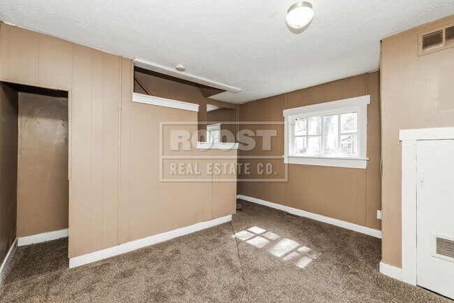 Foto del edificio - One bedroom, one bathroom double in Springfield.