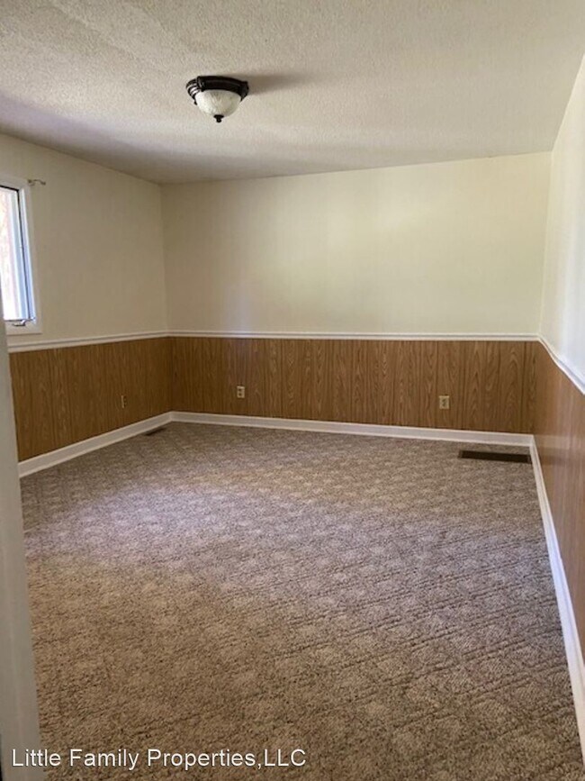 Building Photo - 3 br, 2.5 bath House - 125 Woods Street