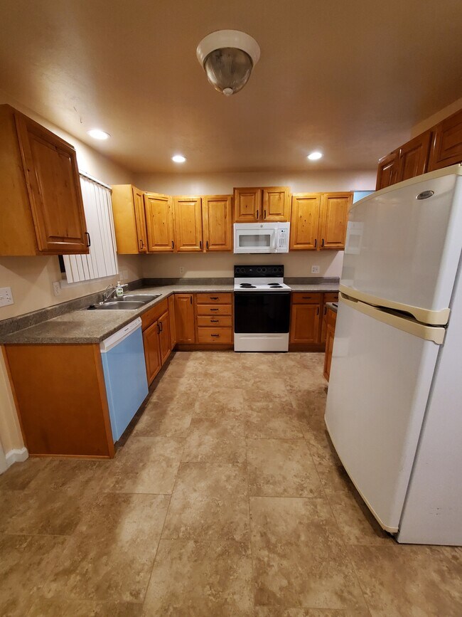 Building Photo - 2024 W 4400 S
