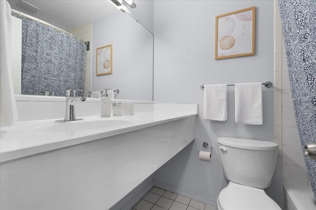 Building Photo - Newly Renovated Bachelor Suites