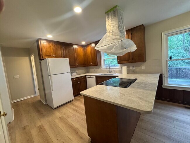 Building Photo - 250 Bobcat Ln