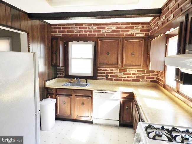 Building Photo - 334 N Washington St