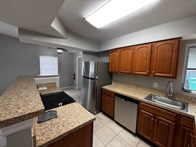 Foto del edificio - 2 or could be 3 bedroom -1 bath home in Deltona