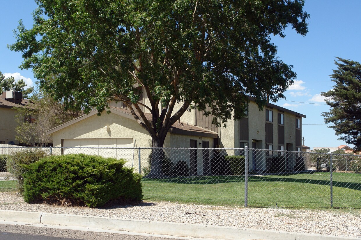 Building Photo - 16440 Orange St