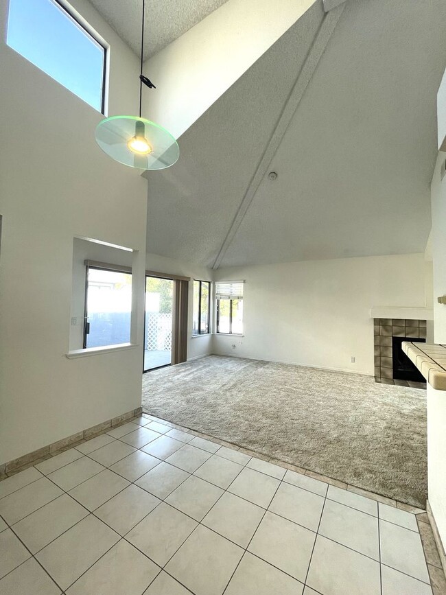 Building Photo - Peaceful living in this spacious 1 bedroom...