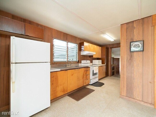 Foto del edificio - 3 br, 2 bath House - 50 Hale Nani St