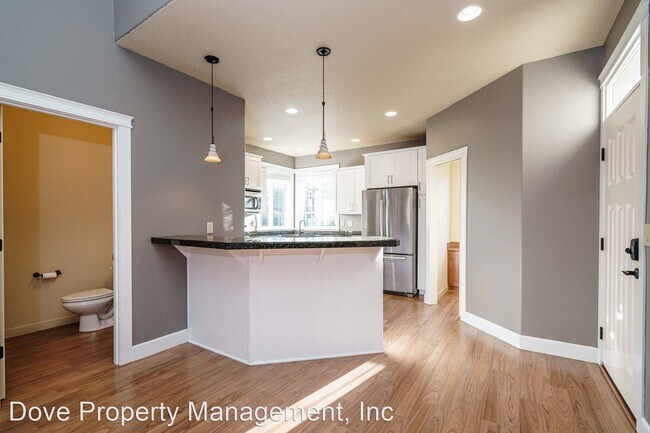 Building Photo - 3 br, 2.5 bath House - 5105 NE 74th Court