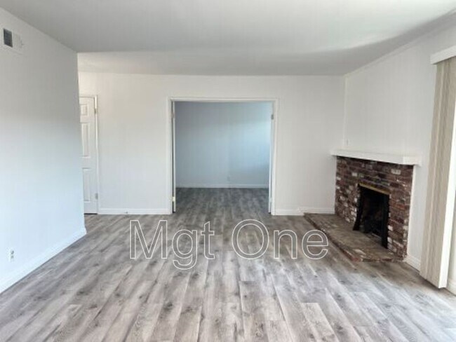 Foto del edificio - 15191 Yorba Ave