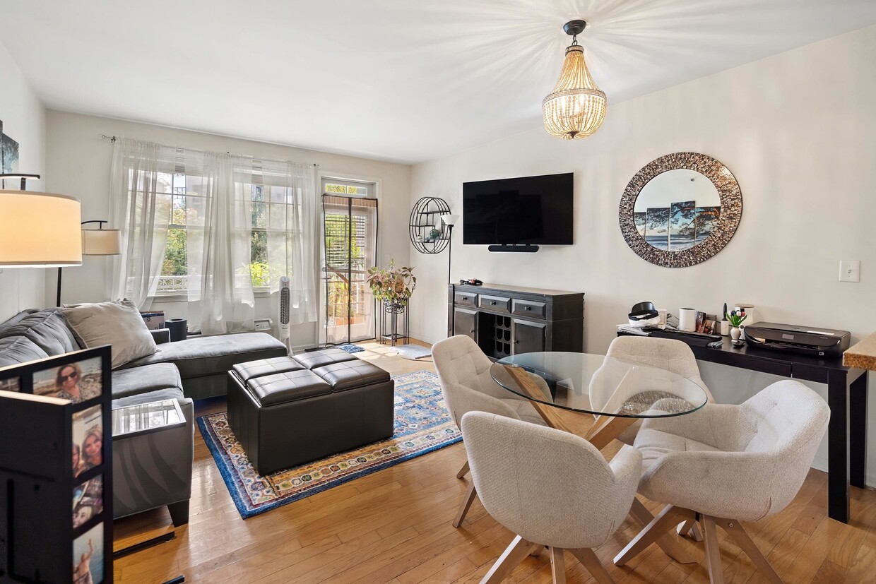 Primary Photo - 4 Constellation Pl