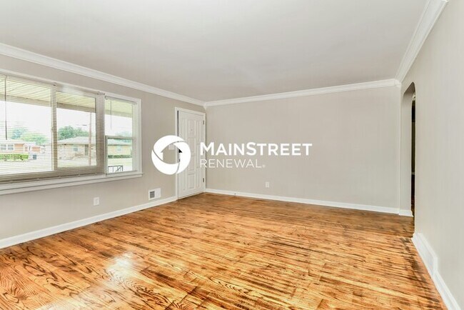 Foto del edificio - 3 Bedroom Pet-Friendly Home in Louisville, KY with Main Street Renewal