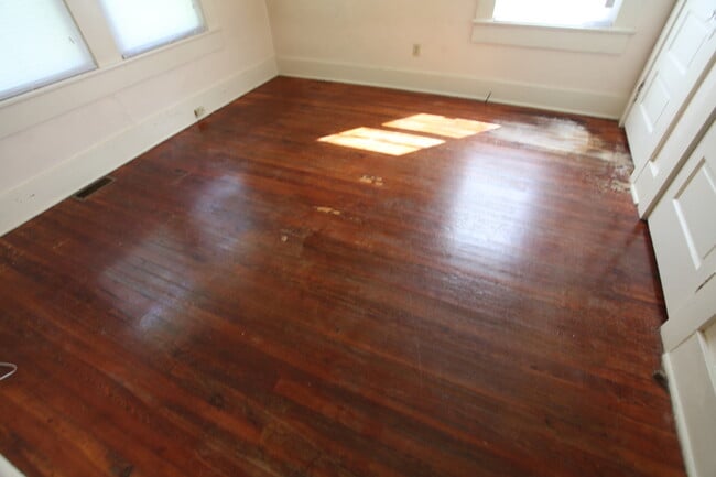 Building Photo - Samford Ave Available!