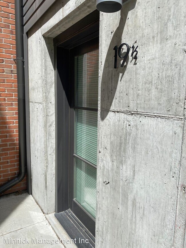 Building Photo - Studio, 1 bath House - 19 1/2 E Lamme Street