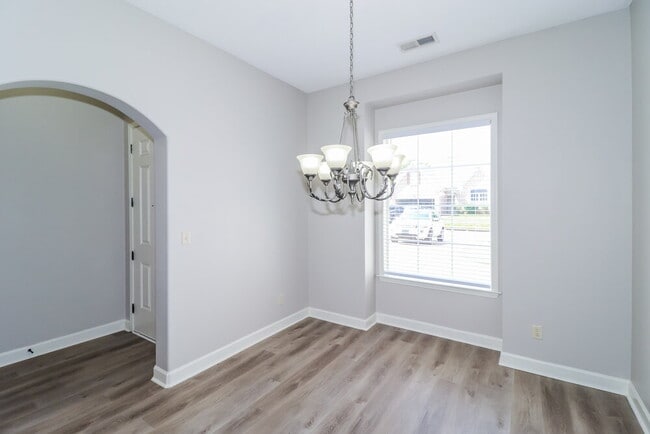 Building Photo - 8885 Versilia Ave