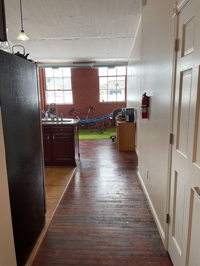 Foto del edificio - 2 bed 2 bath industrial style apartment *Short Term Rental*