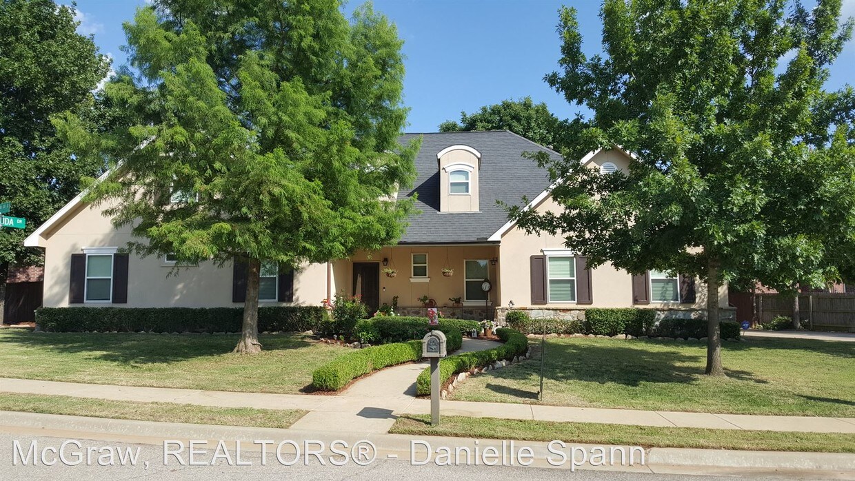 Primary Photo - 5 br, 3 bath House - 734 W. 38th St.