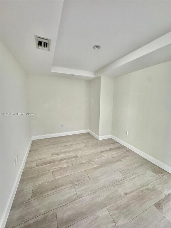 Foto del edificio - 45 SW 9th St